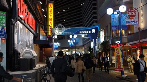 横浜駅 ホテル 安い 1人 横浜の夜を一人で楽しむためのヒント